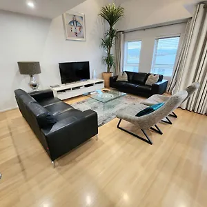 Spacious 4 Bedroom And 2 Bathrooms City 阿德莱德